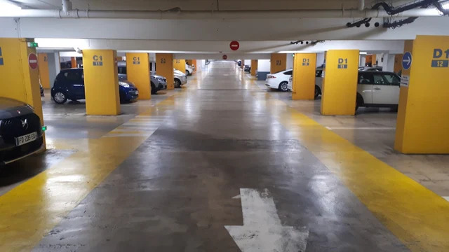 Peinture dans 4 parkings d'Angers